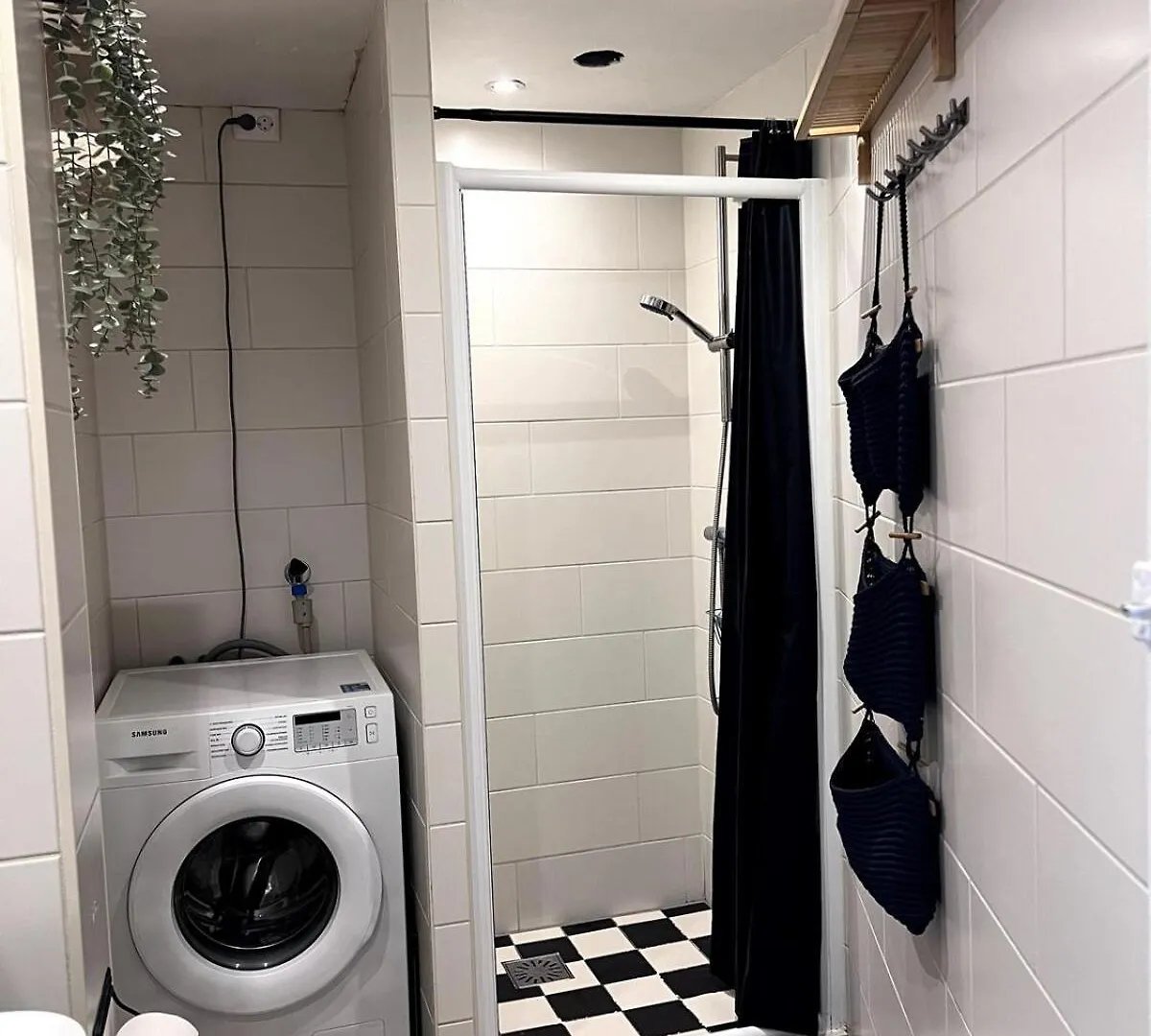 Centrally Located 2-Bedroom Apartment In Oud-West Amsterdam