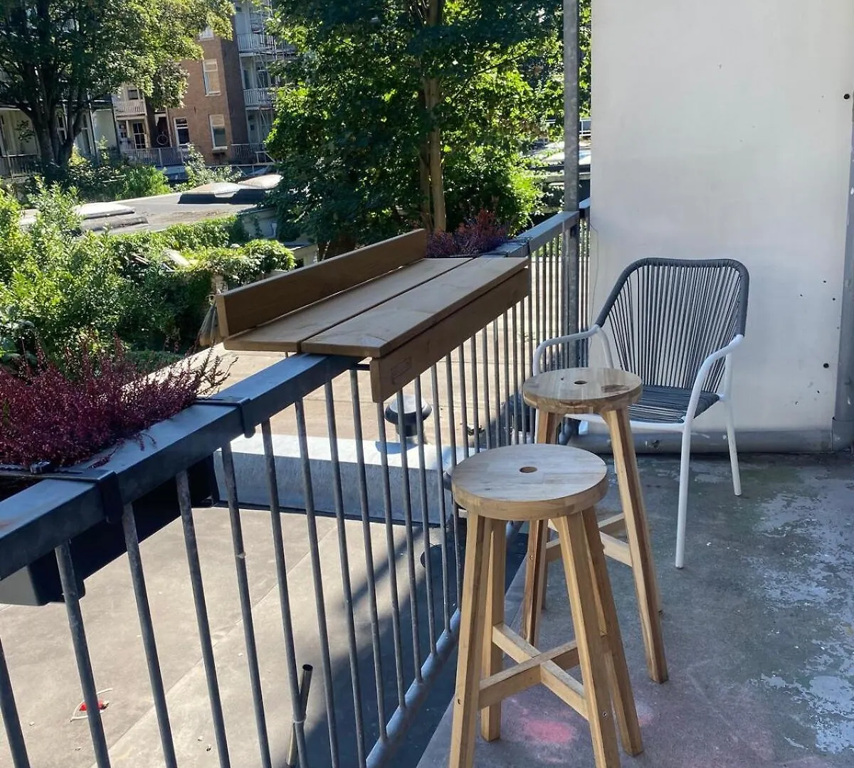 Centrally Located 2-Bedroom Apartment In Oud-West Amsterdam Netherlands