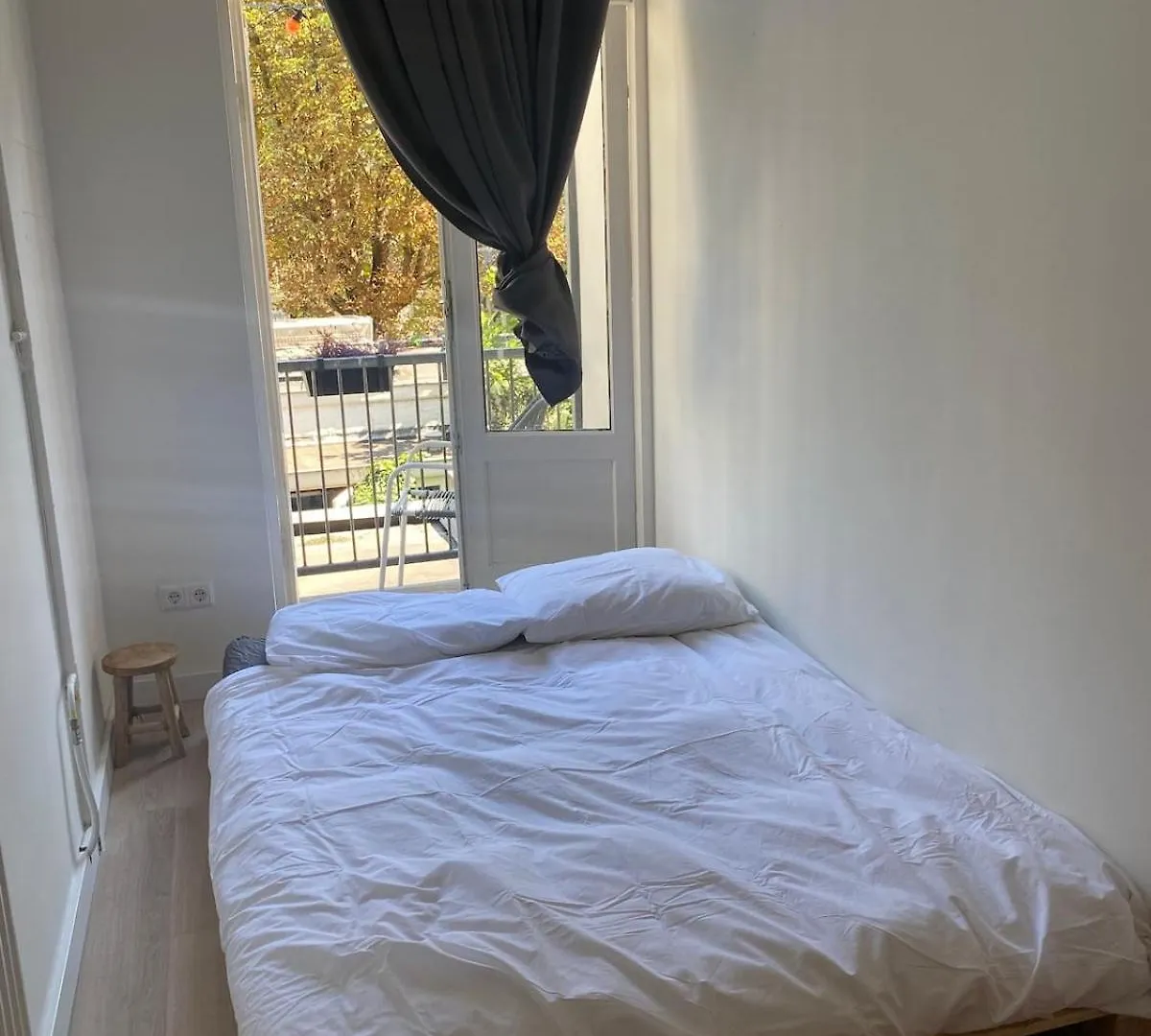 Centrally Located 2-Bedroom Apartment In Oud-West Amsterdam