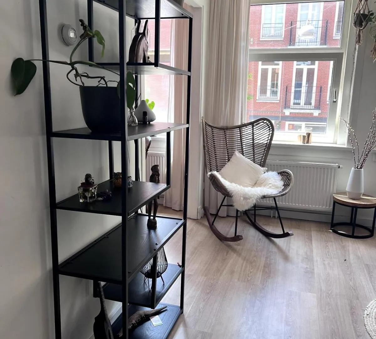 Centrally Located 2-Bedroom Apartment In Oud-West Amsterdam